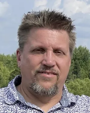 Head shot for Mark Noesen